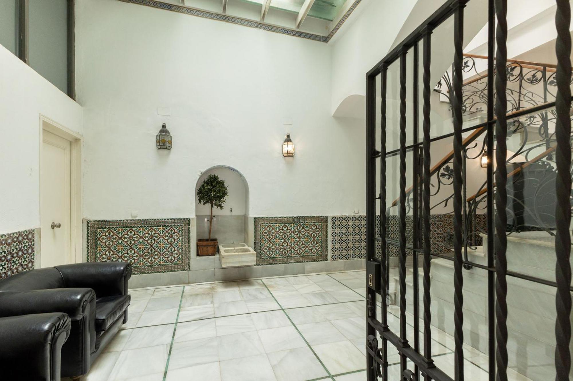 Charming 2 Bedroom Boutique Triplex Apartment With Private Terrace At Seville City Center By Ocityzen Buitenkant foto